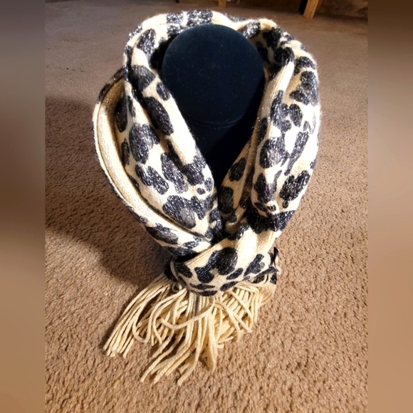 Leopard Print Metallic Shimmer Fringed Fall Winter Scarf 6"×80" - Picture 1 of 6